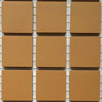 Winckelmans Caramel – mattapintaiset 20x20 mm mosaiikkilaatat verkkoon kiinnitettyinä