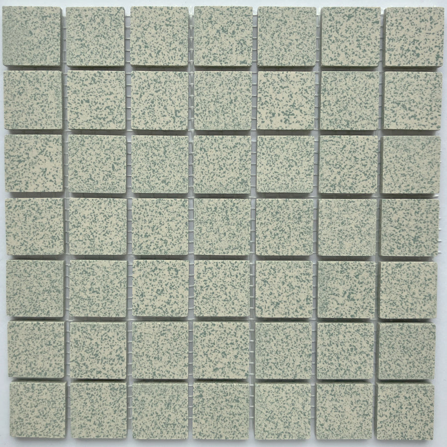 Winckelmans Vert 209 Mouchetés 20x20 mm – gröna, spräckliga mosaikplattor på nät, sedda ovanifrån