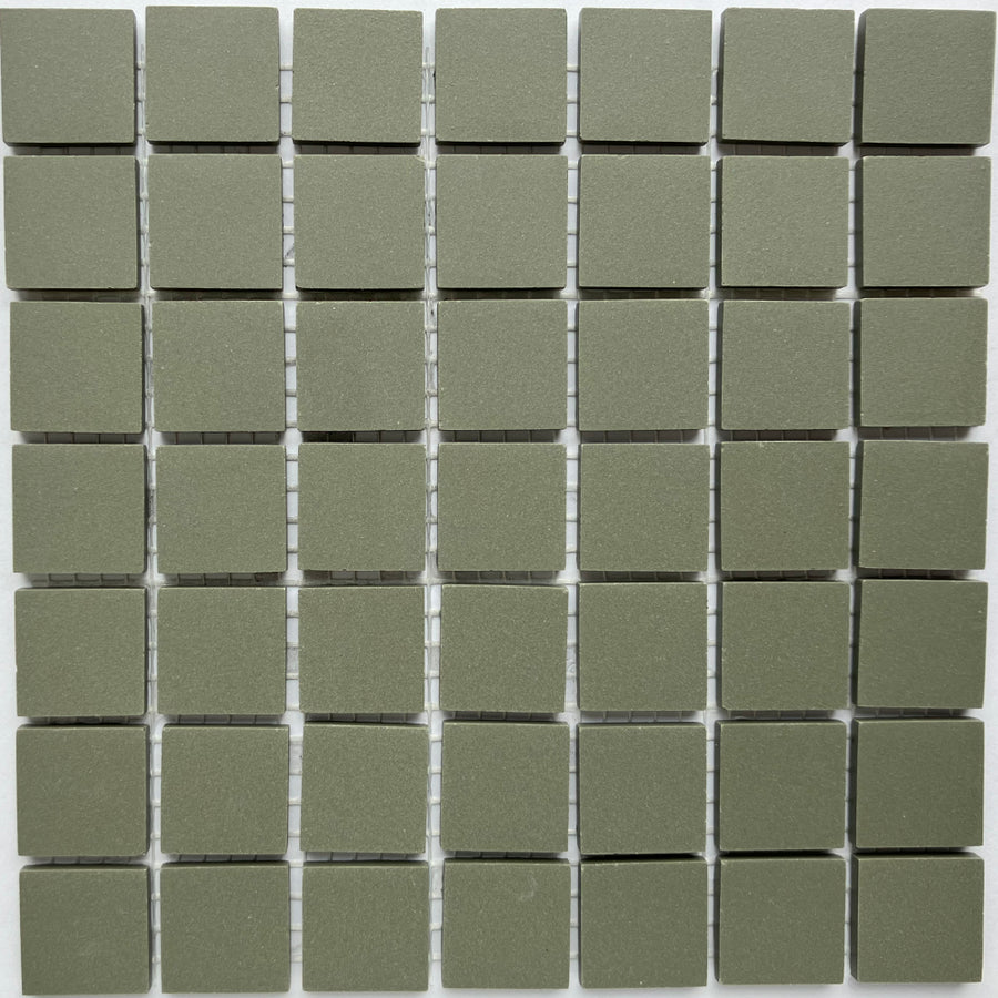 Winckelmans Vert Australien – mattapintaiset 20x20 mm mosaiikkilaatat verkkoon kiinnitettyinä