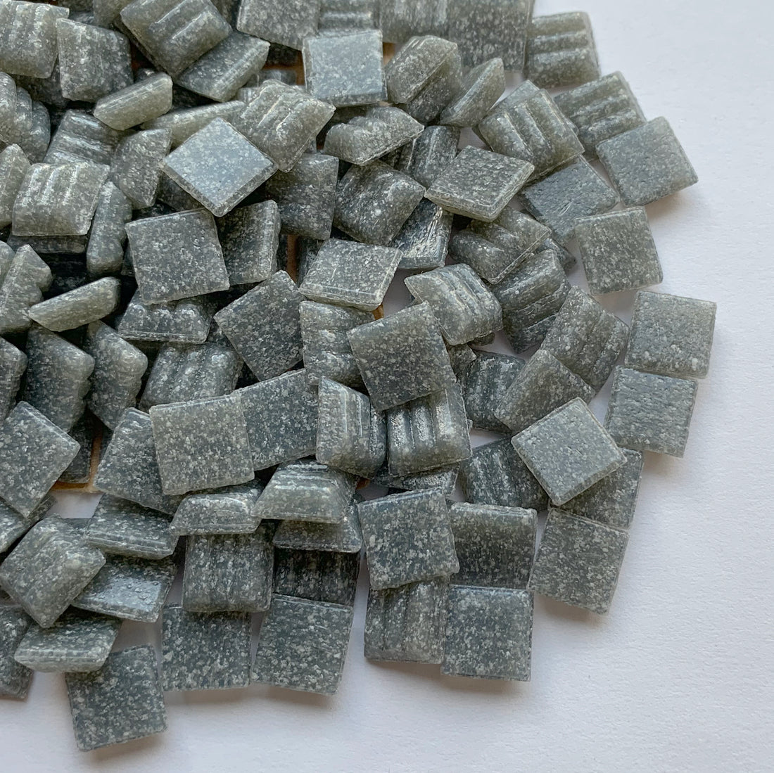 Glasmosaik 10 mm Mörkgrå