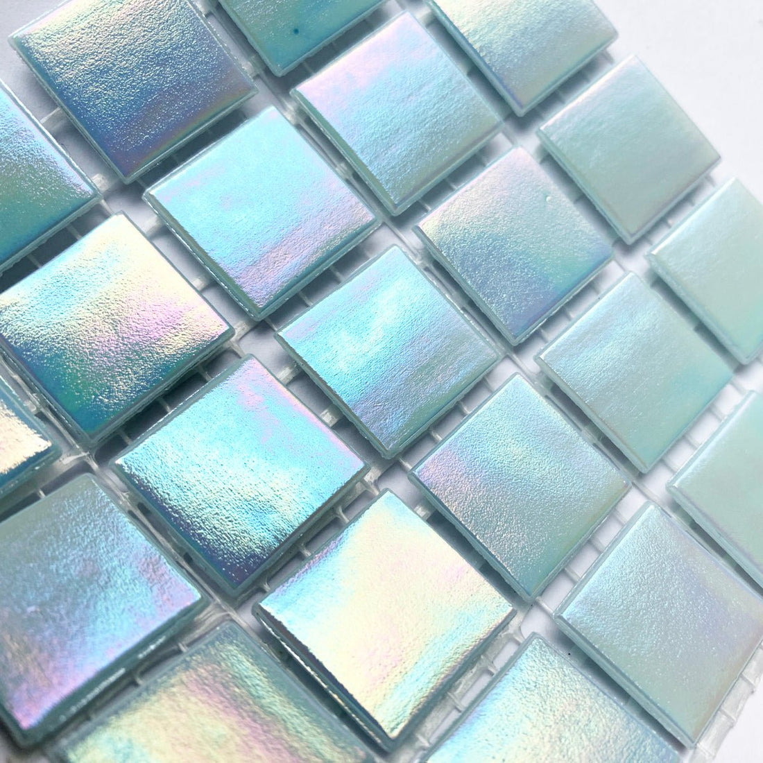 Verre Mosaique - glass mosaic -Glasmosaik-glasmozaïek-Glasmozaiek Iriserend 20mm Blauwe Maansteen - mosaicshop