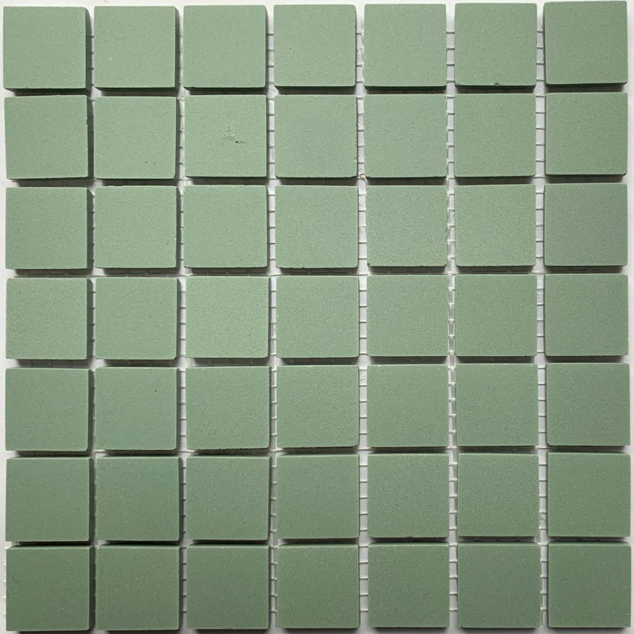 Winckelmans Vert Pale – mattapintaiset 20x20 mm mosaiikkilaatat verkkoon kiinnitettyinä