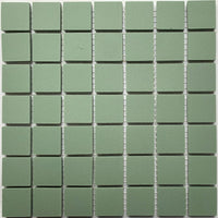 Winckelmans Vert Pale – mattapintaiset 20x20 mm mosaiikkilaatat verkkoon kiinnitettyinä
